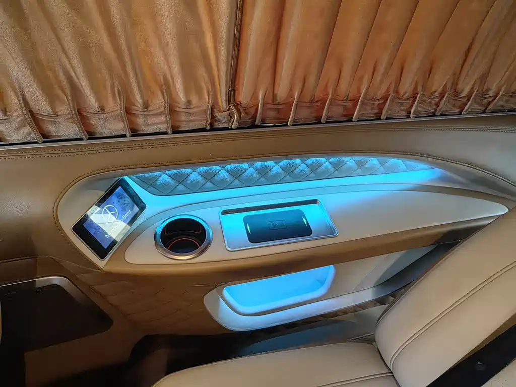 Mercedes-Benz V-Class 2020 — фото 22