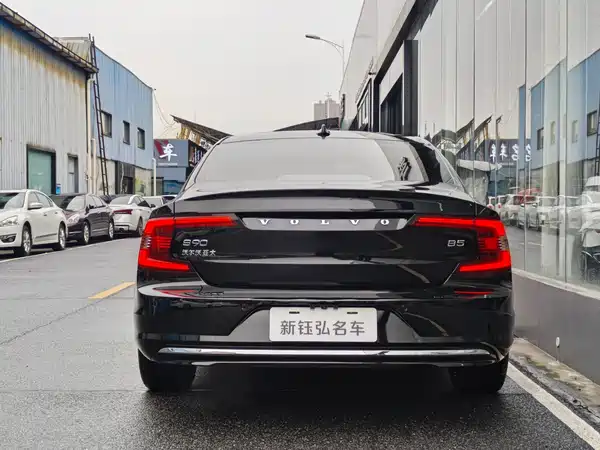 Volvo S90 2025