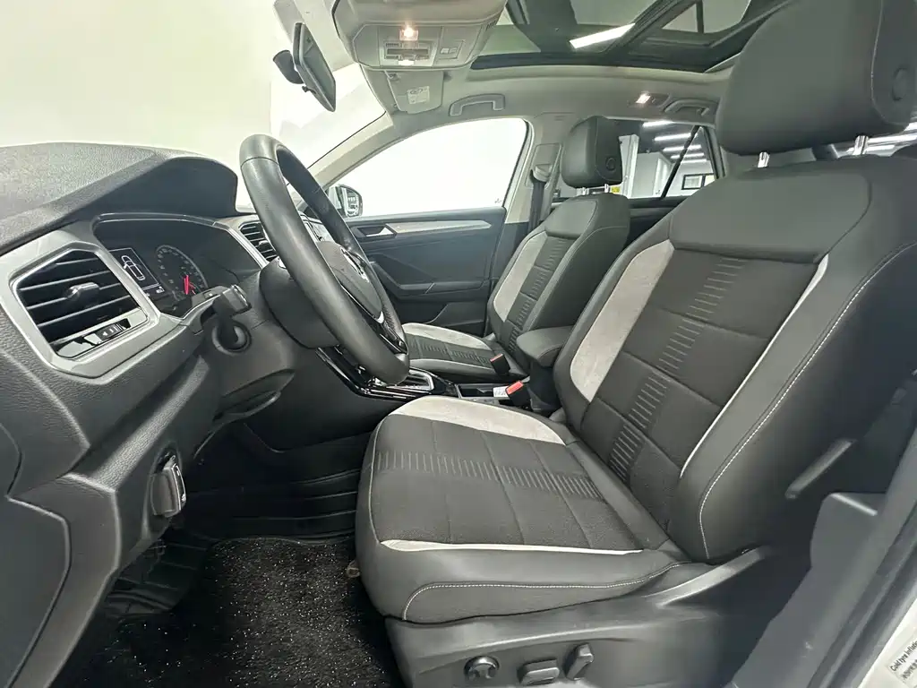 Volkswagen T-Roc 2023 — фото 10