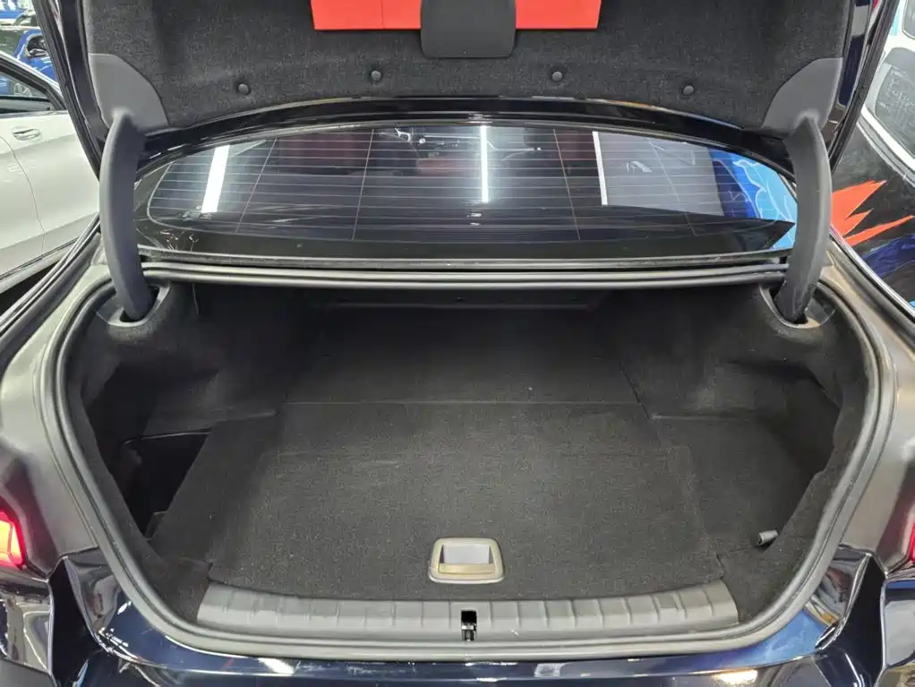 BMW 5 Series New Energy 2021 — фото 17