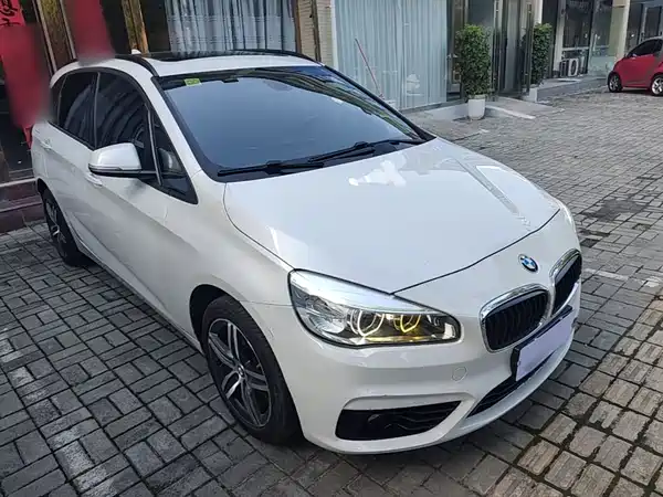BMW 2 Series Station Wagon 2015