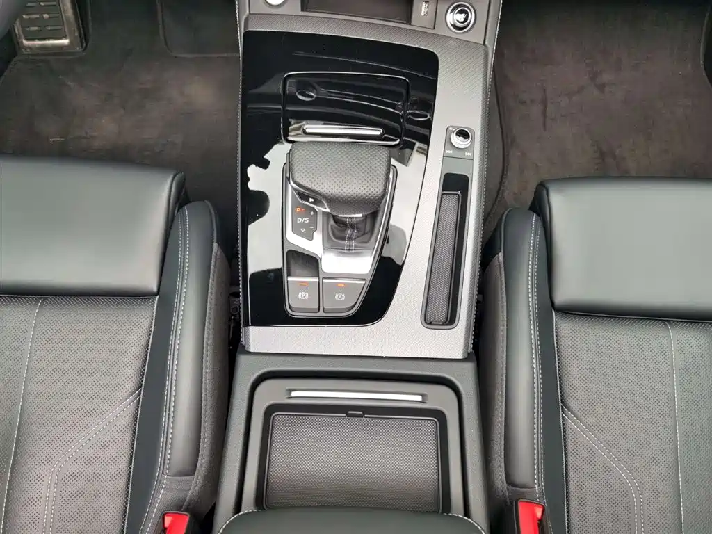 Audi Q5L 2025 — фото 15