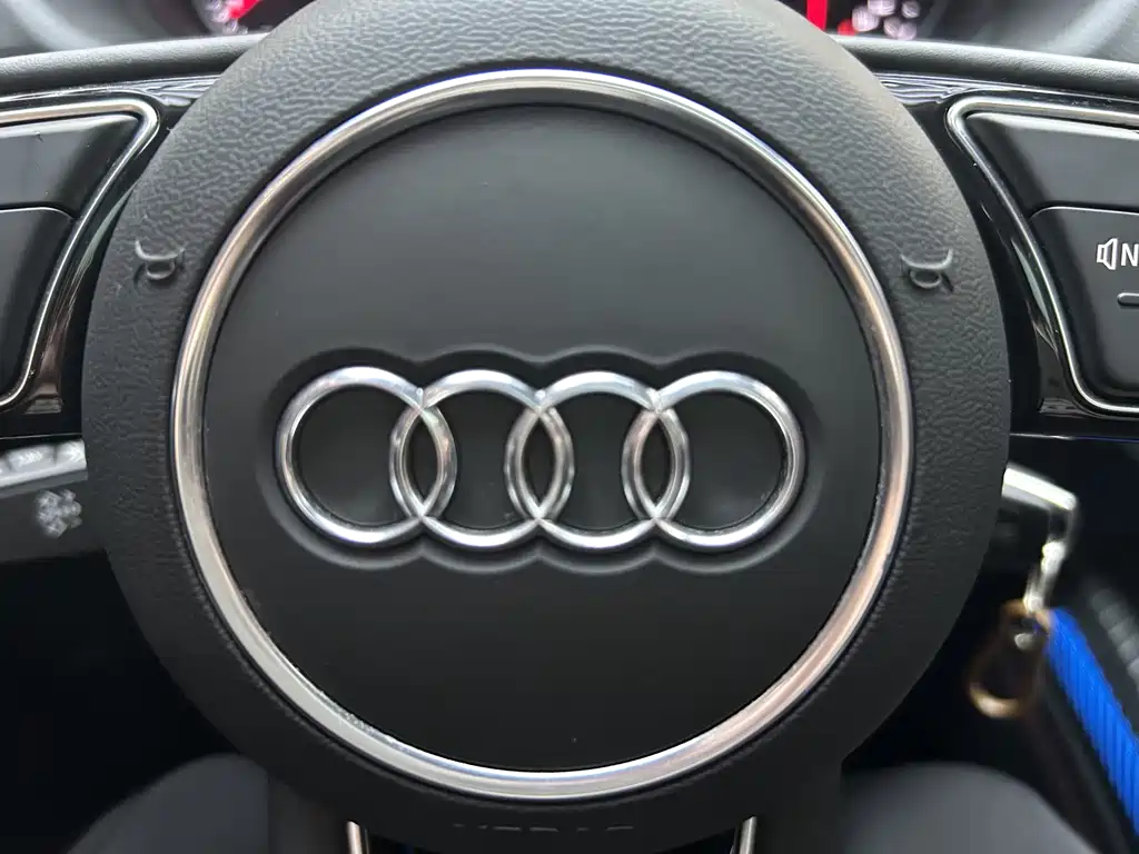 Audi Q2L 2023 — фото 16