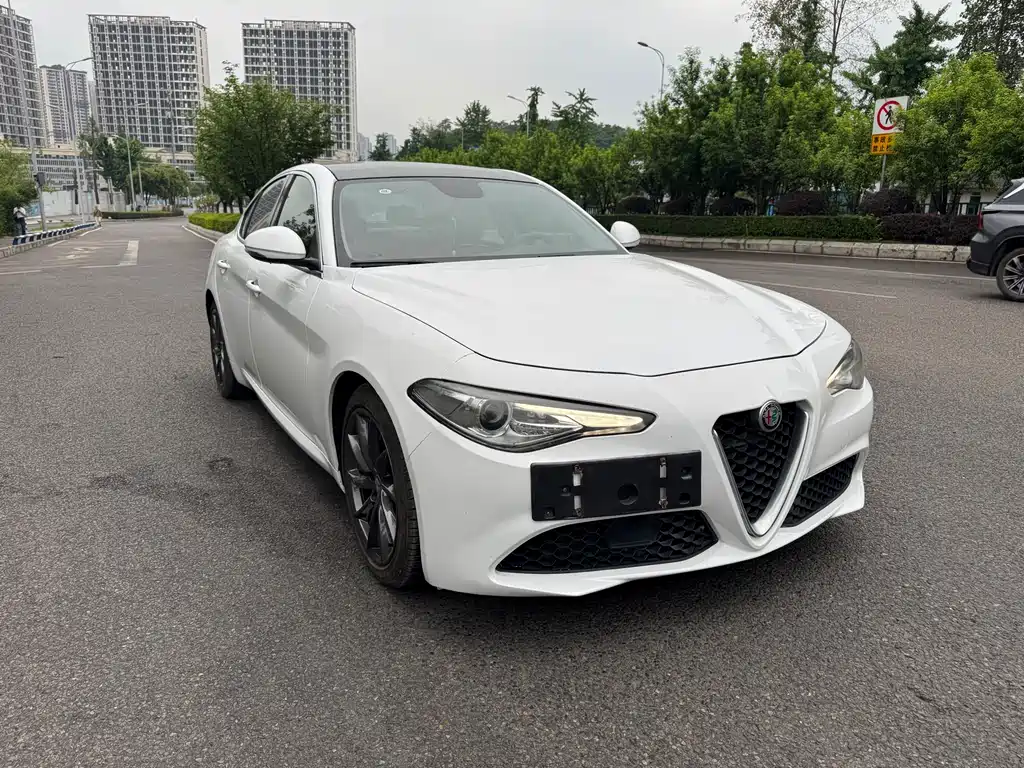 Alfa Romeo Giulia 2017 — фото 3