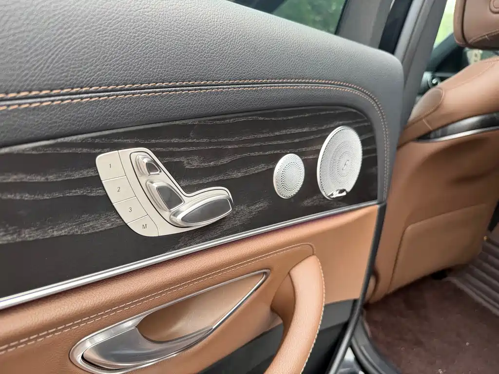 Mercedes-Benz E-Class 2020 — фото 11
