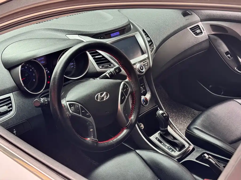 Hyundai Elantra Langdong 2015 — фото 10