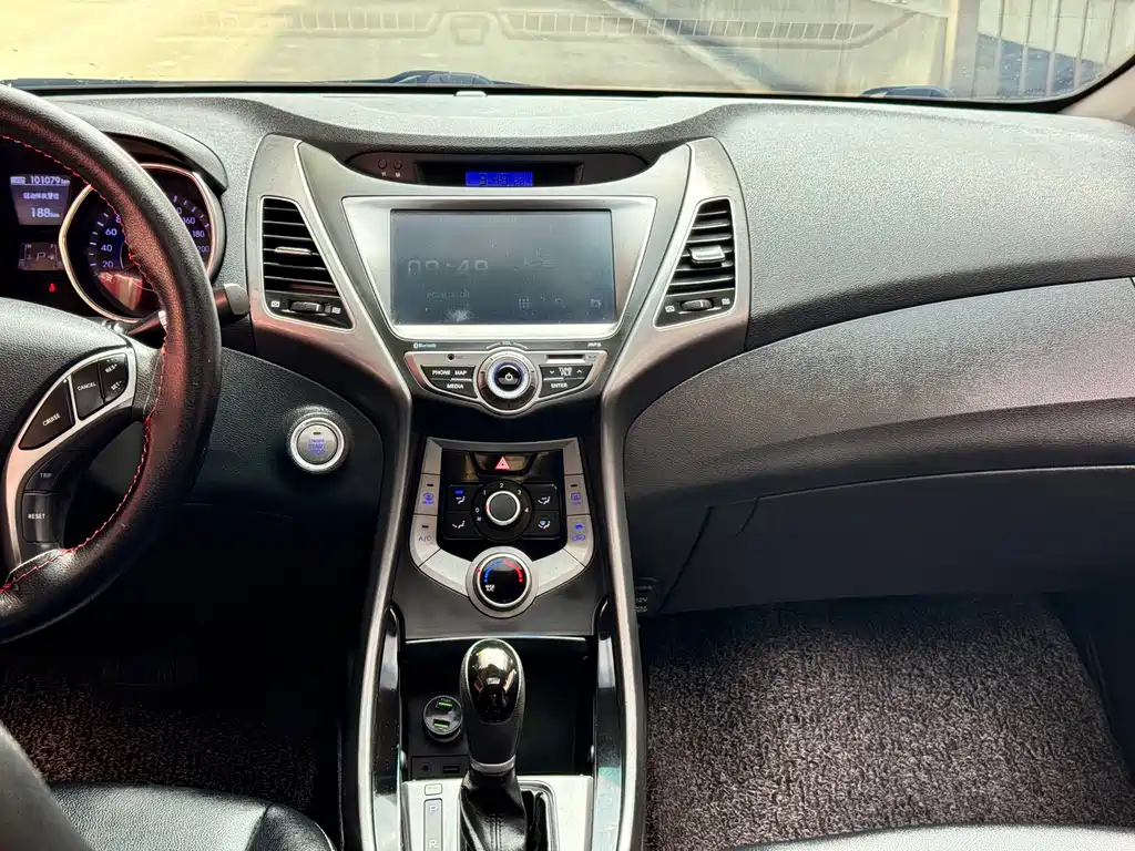 Hyundai Elantra Langdong 2015 — фото 14