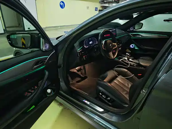BMW M5 2021