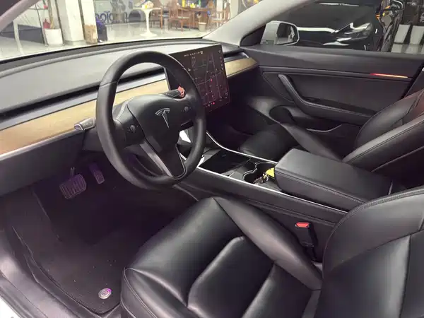 Tesla Model 3 2020