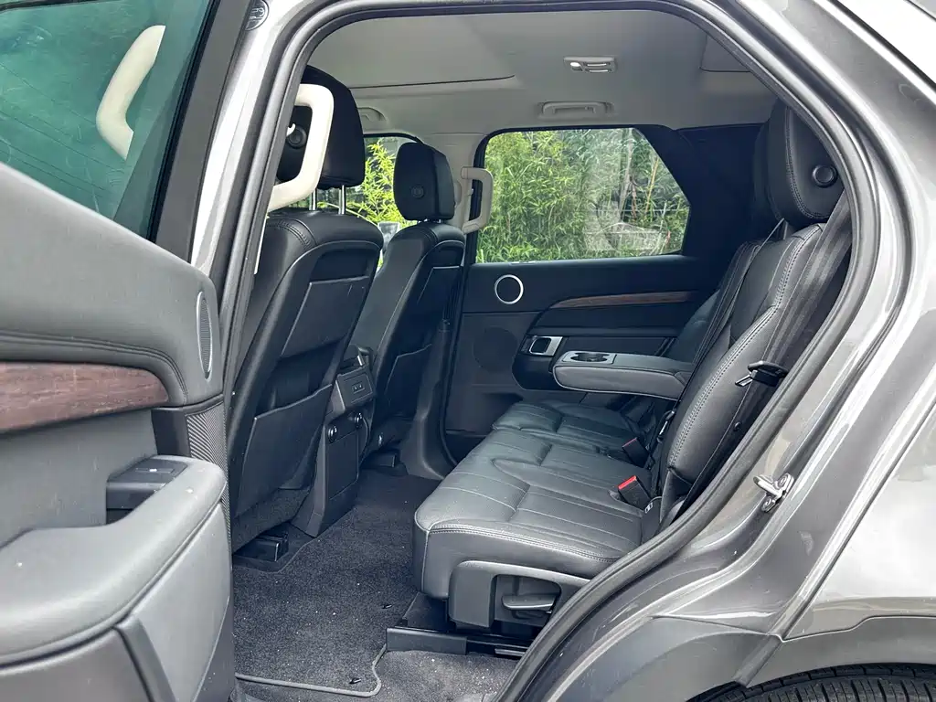 Land Rover Discovery 2017 — фото 13