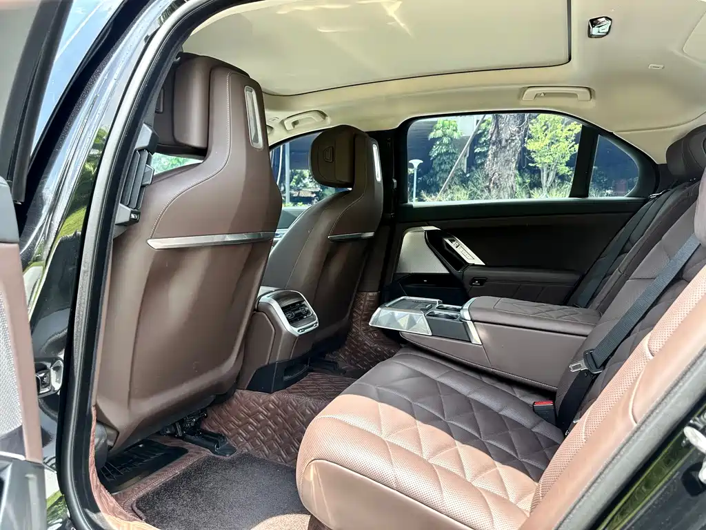 BMW 7 Series 2023 — фото 17