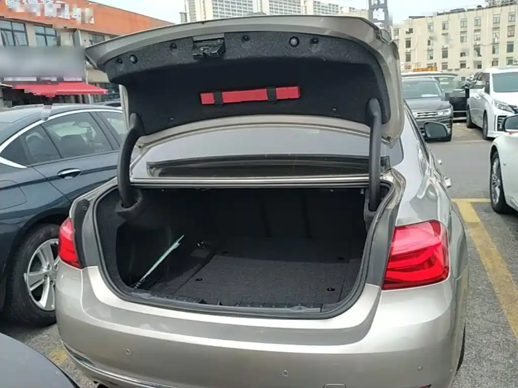 BMW 3 Series 2016 — фото 19