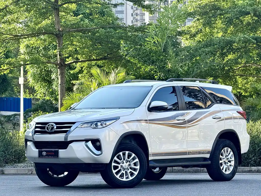 Toyota Fortuner 2020 — фото 1