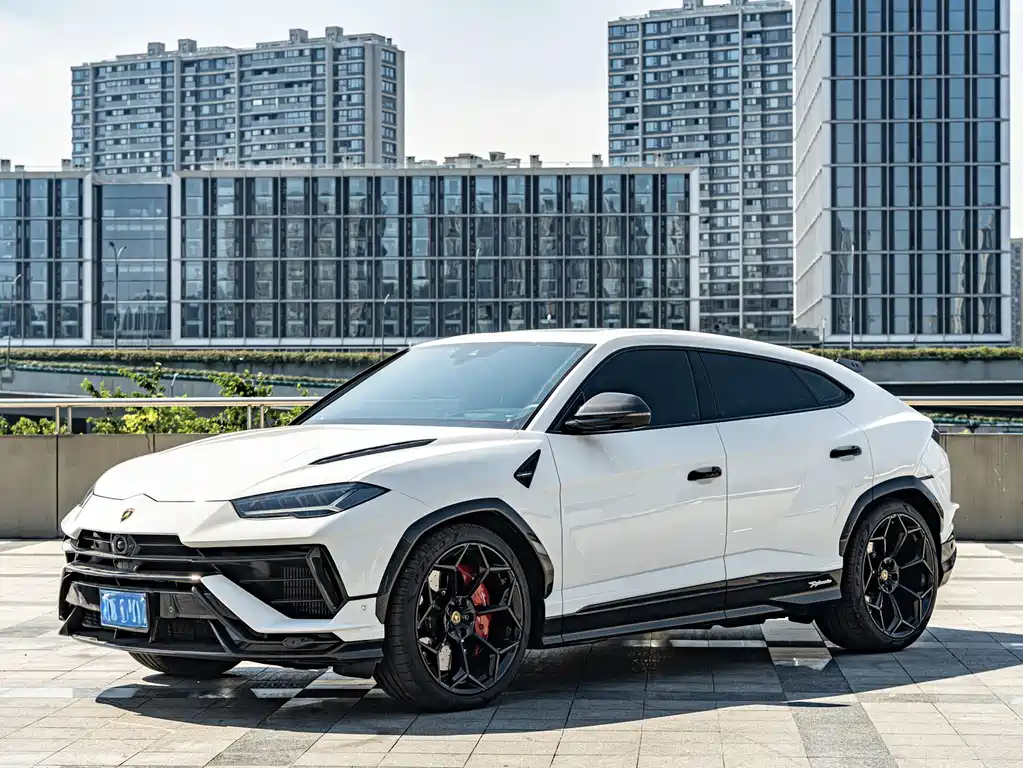 Lamborghini Urus 2023 — фото 1