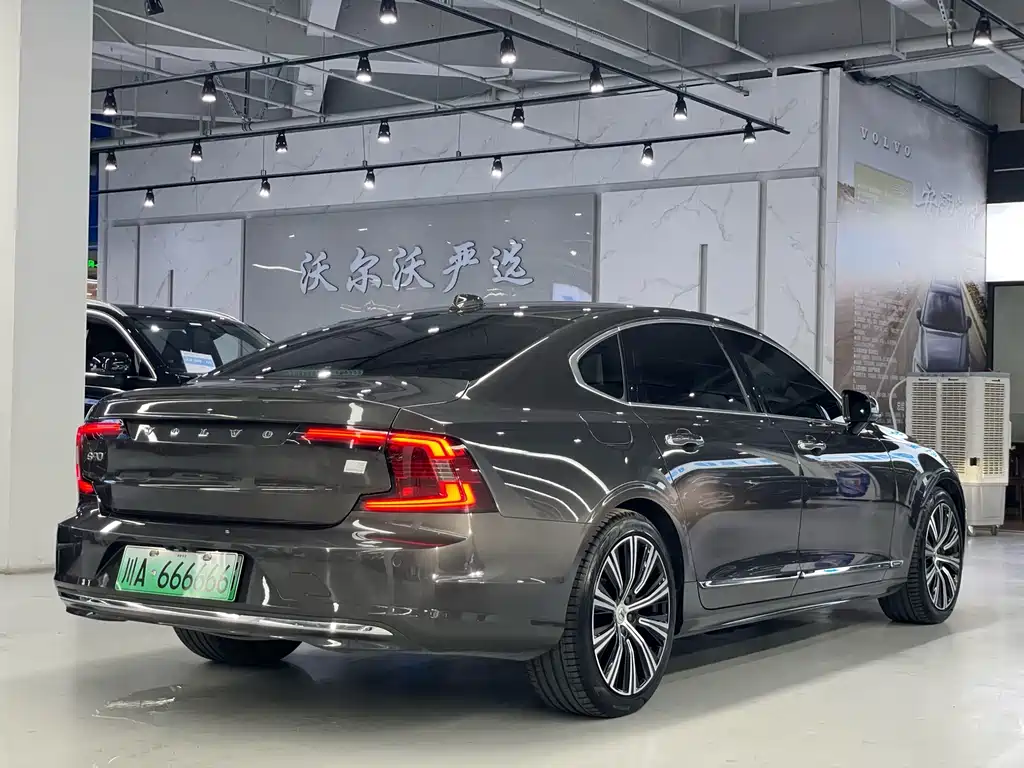 Volvo S90 Plug-In Hybrid 2022 — фото 15