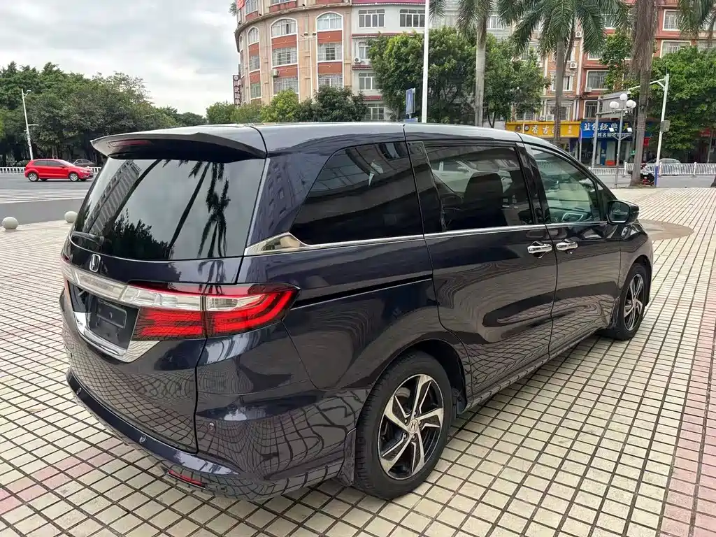 Honda Odyssey 2015 — фото 6