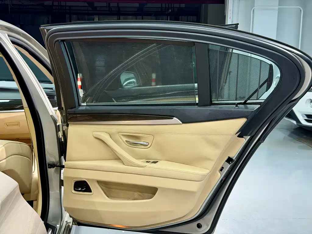BMW 5 Series 2011 — фото 15