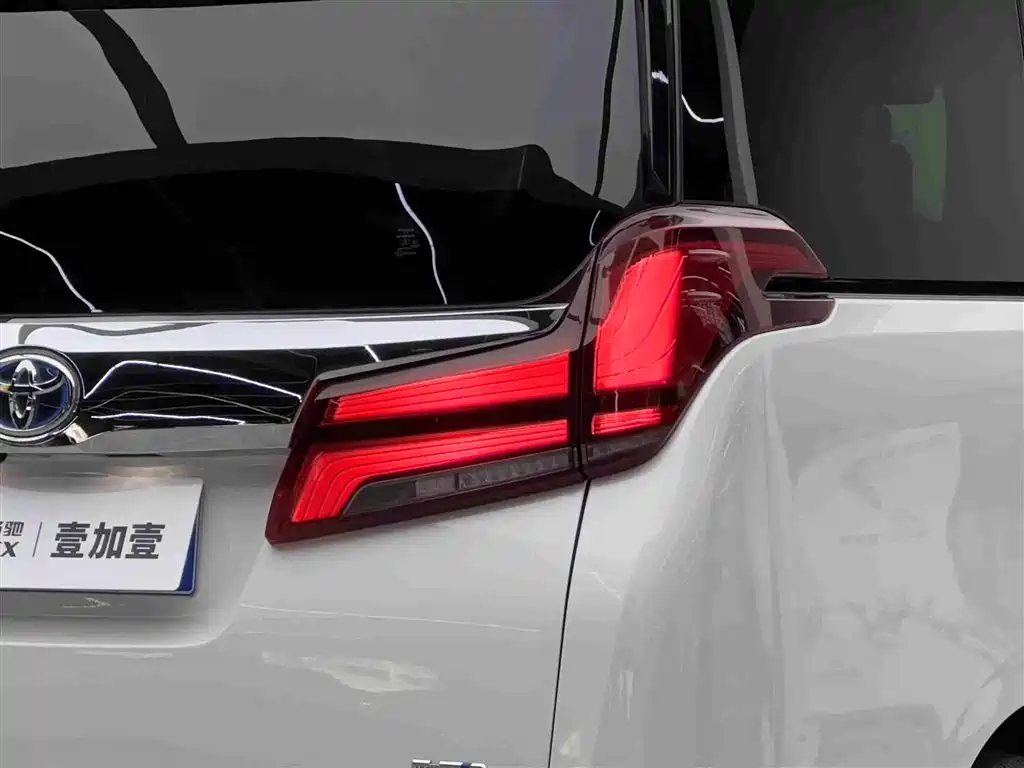 Toyota Alphard 2022 — фото 20