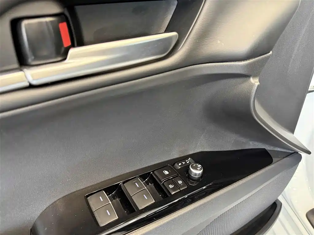 Toyota Camry 2025 — фото 18