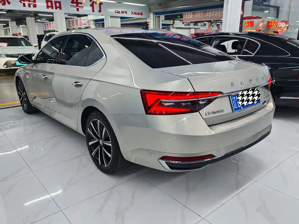 Skoda Superb 2021 — фото 4