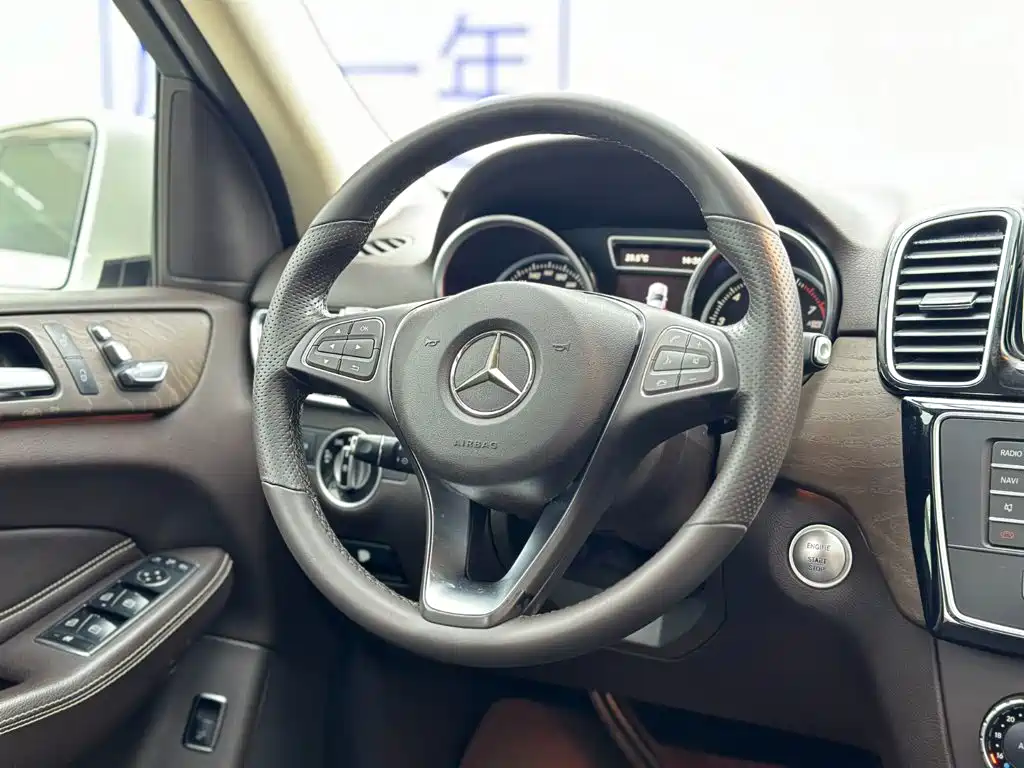 Mercedes-Benz GLE 2017 — фото 16