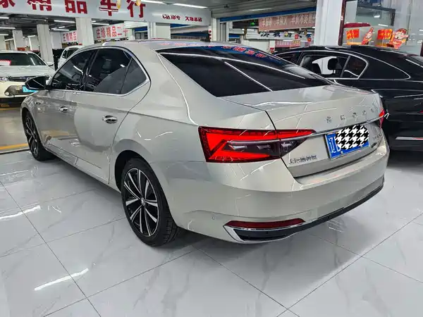 Skoda Superb 2021