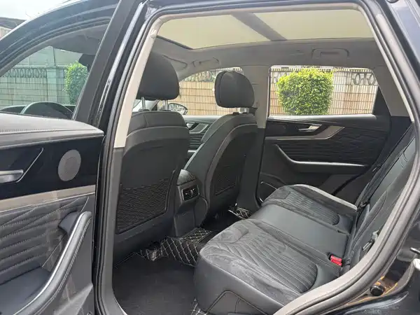 Hongqi HS5 2022