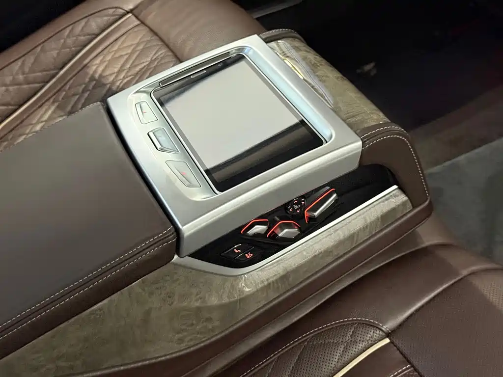 BMW 7 Series 2021 — фото 11