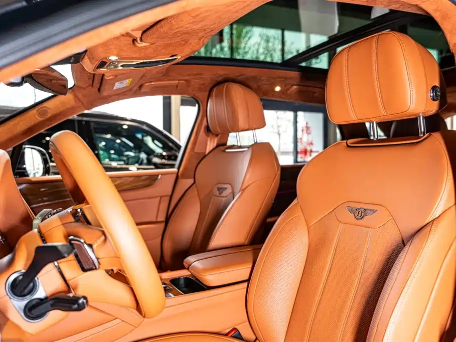 Bentley Bentayga 2023 — фото 7
