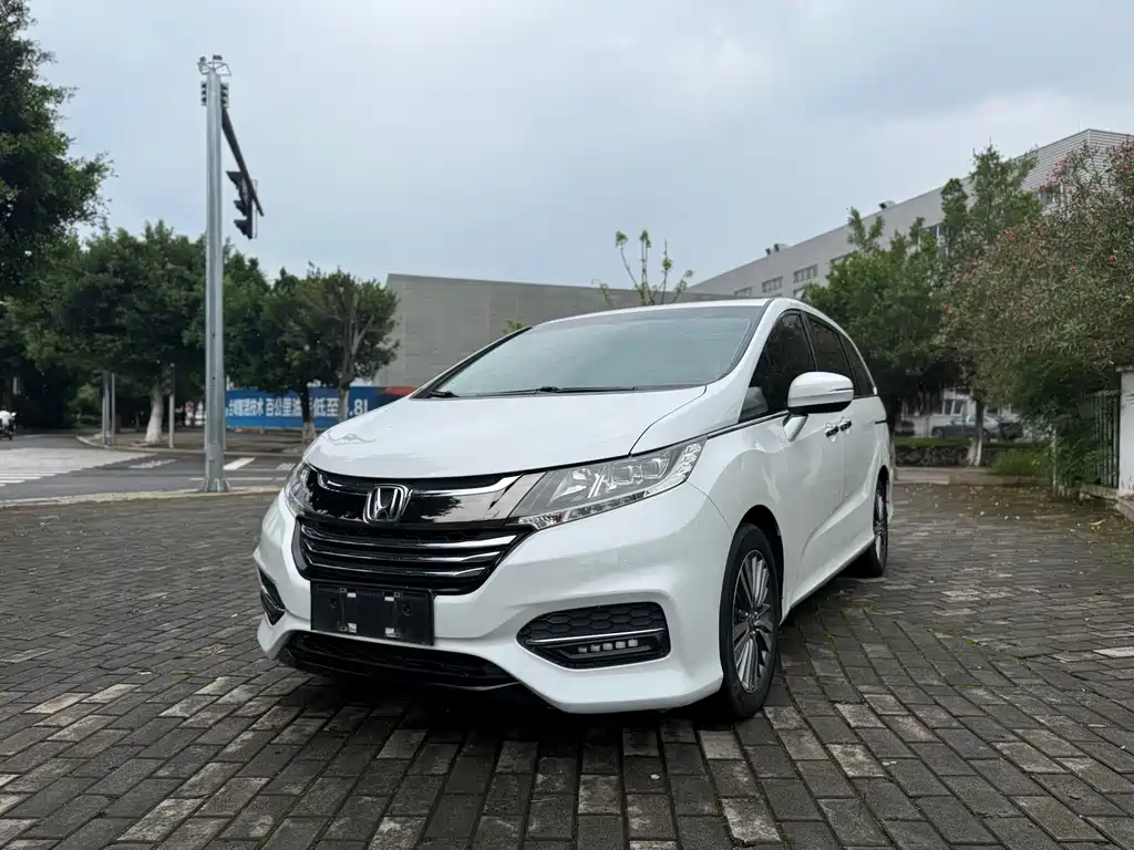 Honda Odyssey 2018 — фото 1