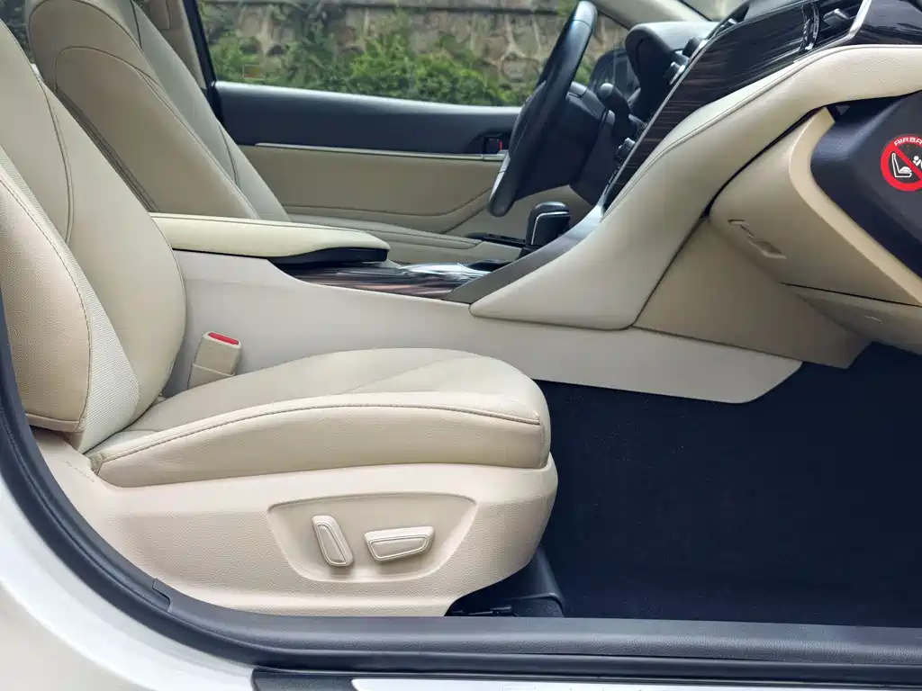 Toyota Camry 2019 — фото 13