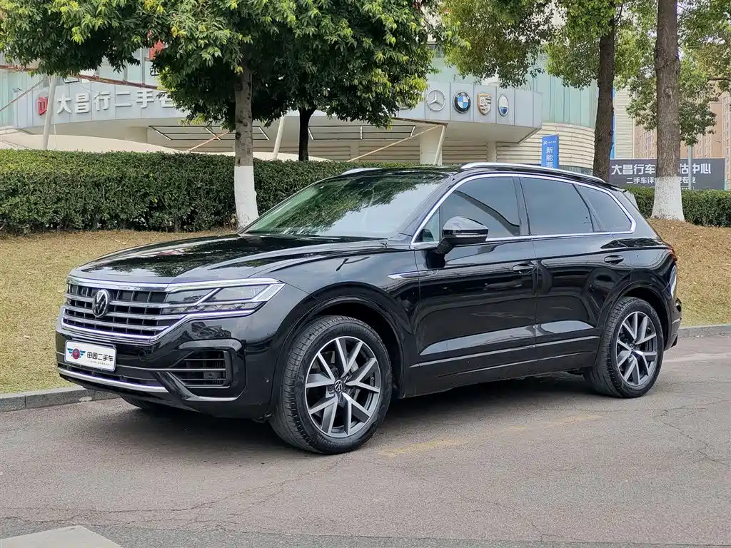 Volkswagen Touareg 2023 — фото 1