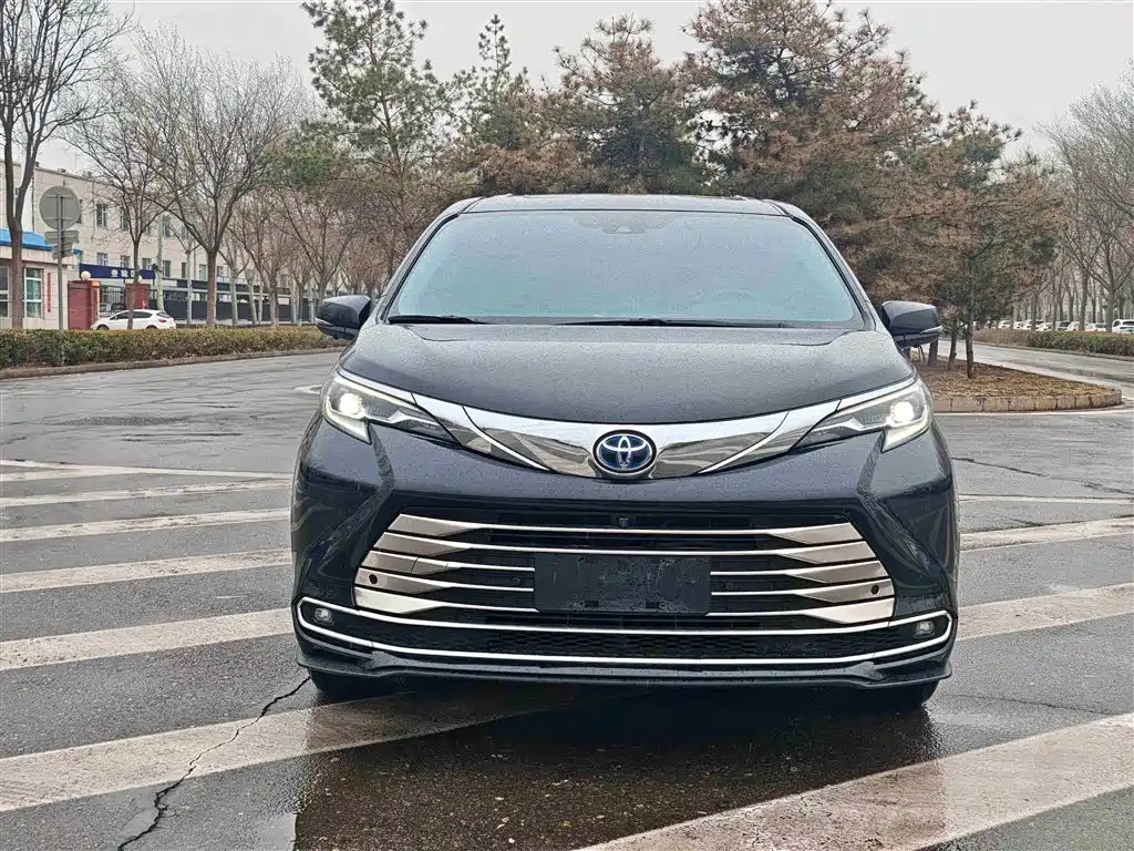 Toyota Sienna 2022 — фото 22