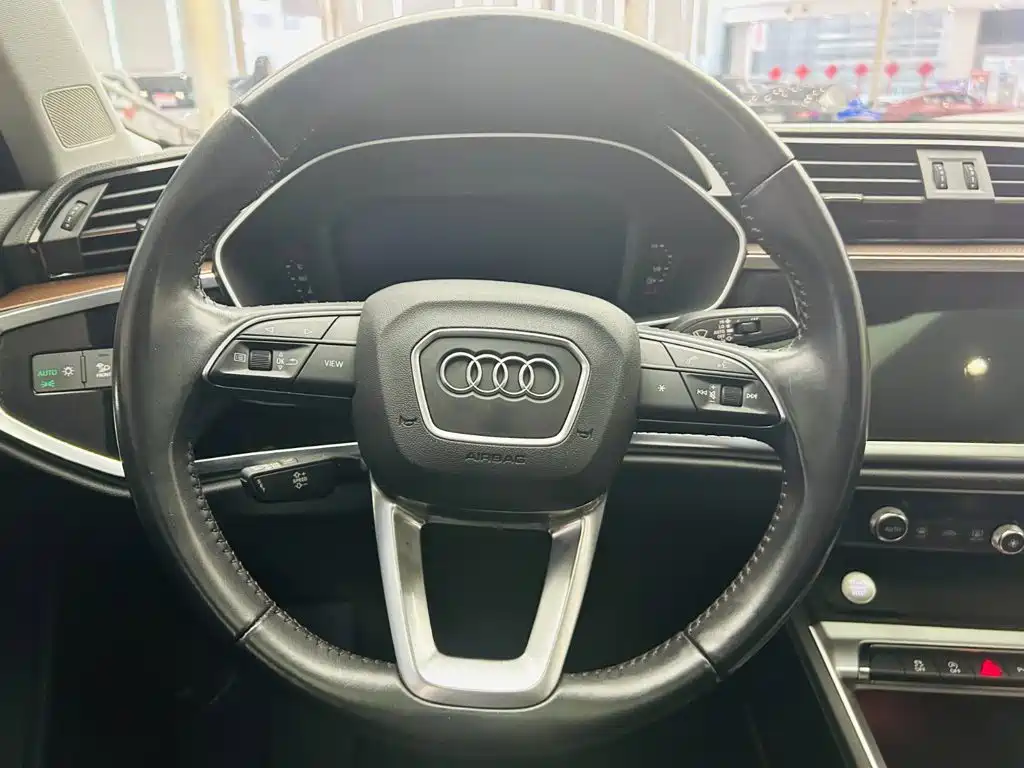 Audi Q3 2019 — фото 14