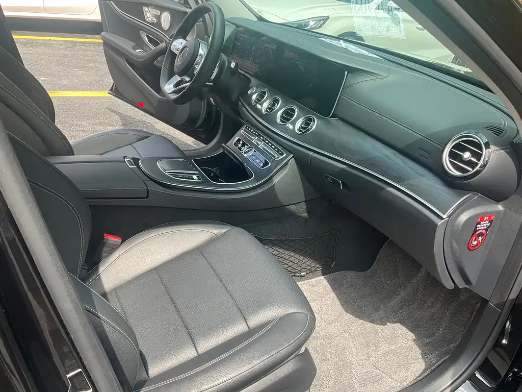 Mercedes-Benz E-Class 2019 — фото 15