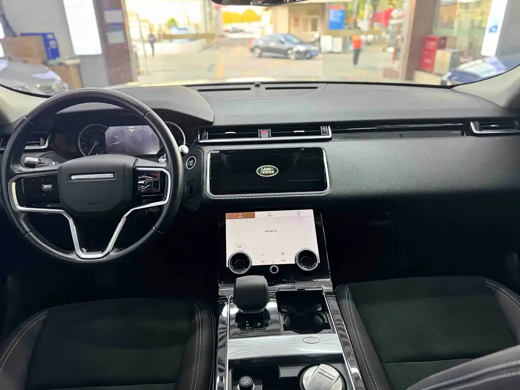 Land Rover Range Rover Velar 2022 — фото 12