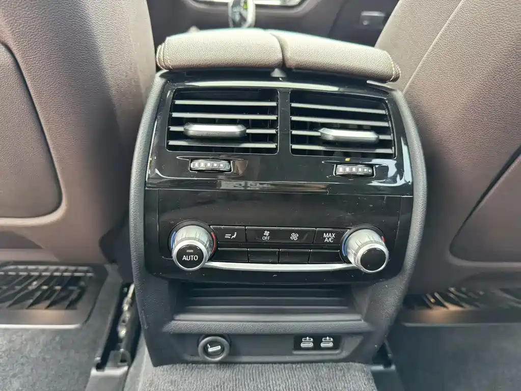 BMW 5 Series 2021 — фото 15