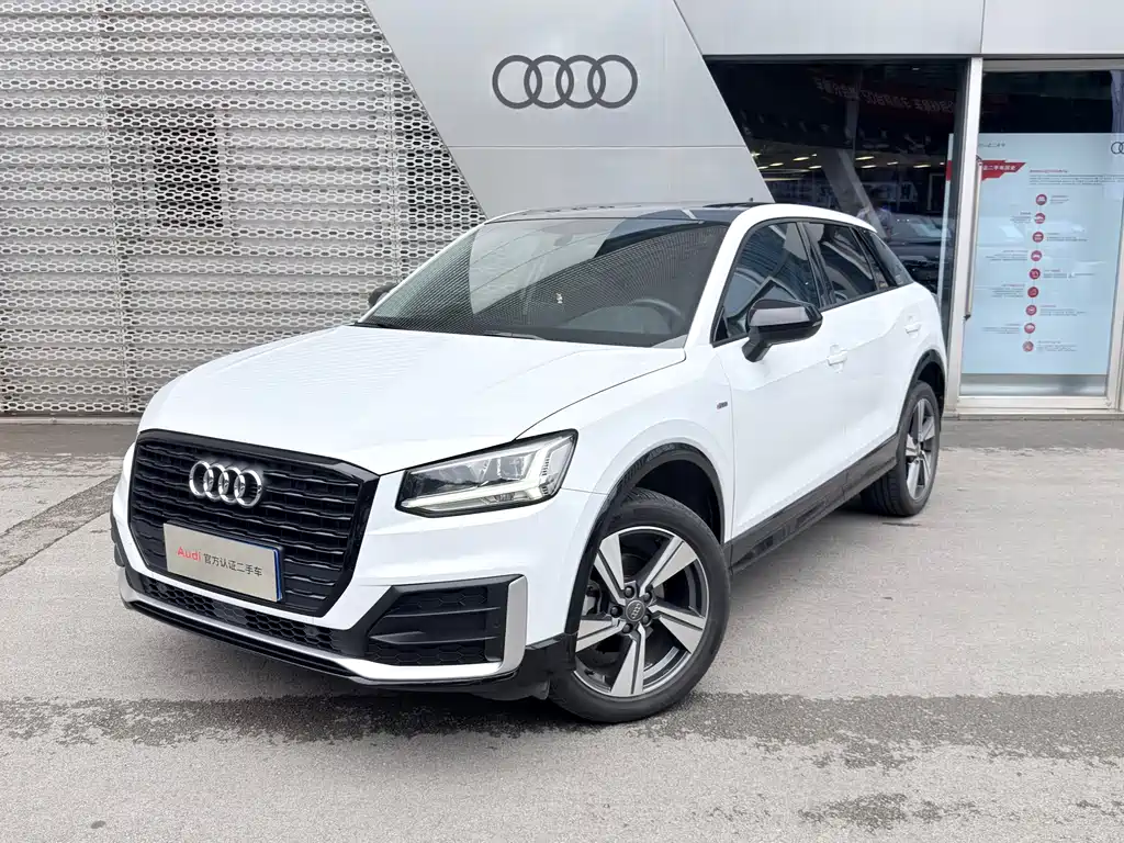 Audi Q2L 2020 — фото 1
