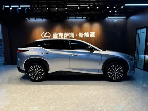 Lexus RZ 2023
