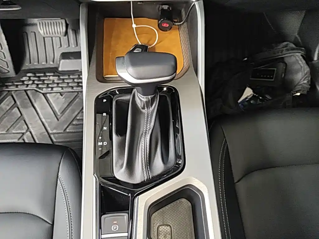 Geely Emgrand 2025 — фото 14