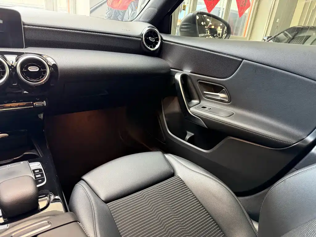 Mercedes-Benz A-Class 2020 — фото 20