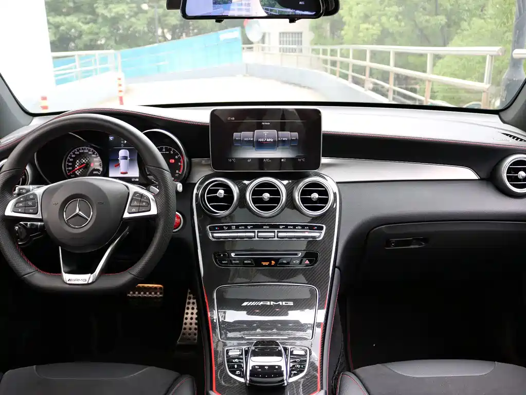 Mercedes-Benz GLC AMG 2019 — фото 13