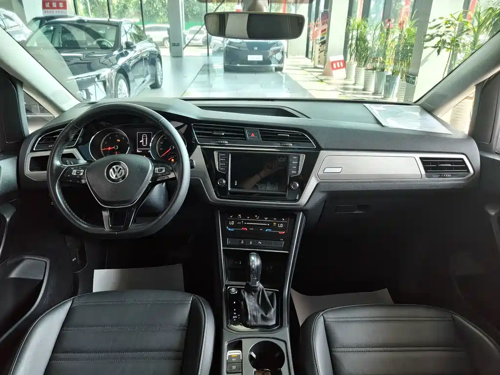 Volkswagen Touran 2020 — фото 10