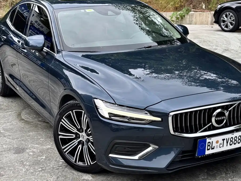 Volvo S60 2021 — фото 28