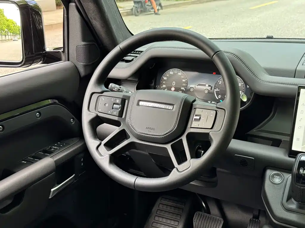 Land Rover Defender 2025 — фото 13