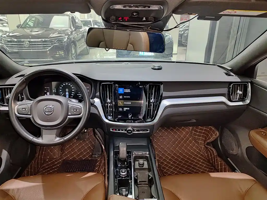 Volvo S60 2021 — фото 10