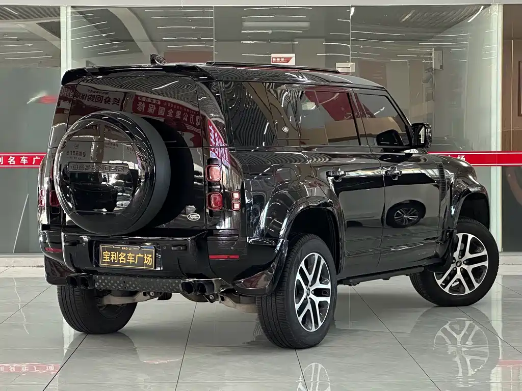Land Rover Defender 2024 — фото 16