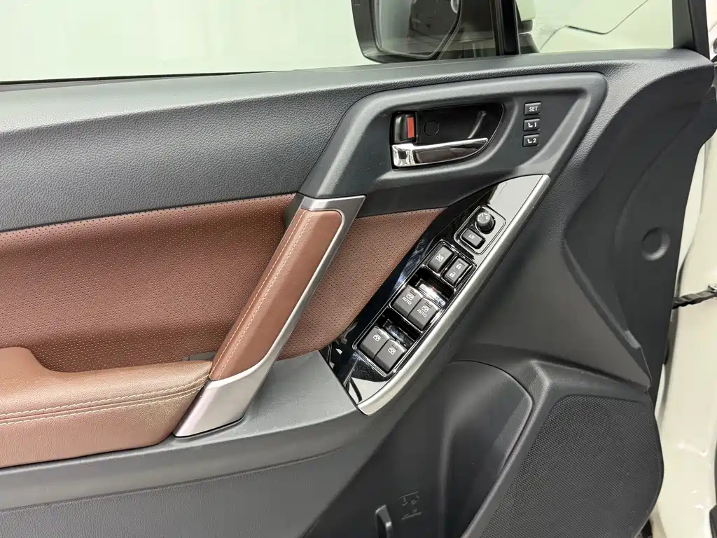 Subaru Forester 2017 — фото 8
