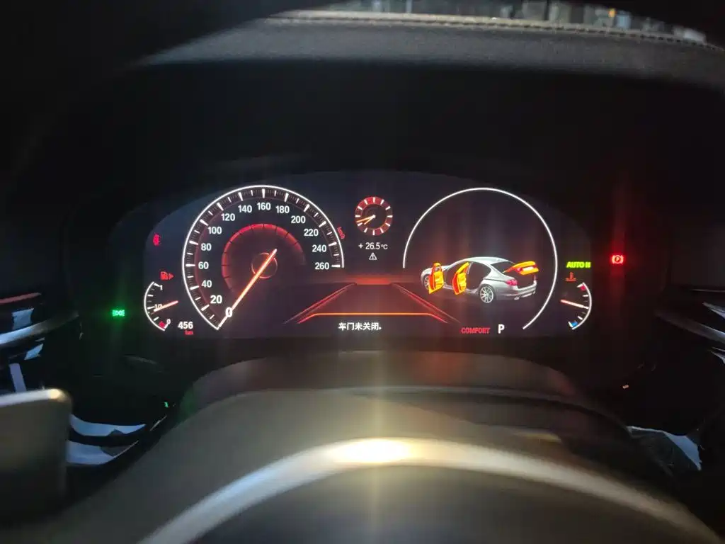 BMW 5 Series 2019 — фото 12