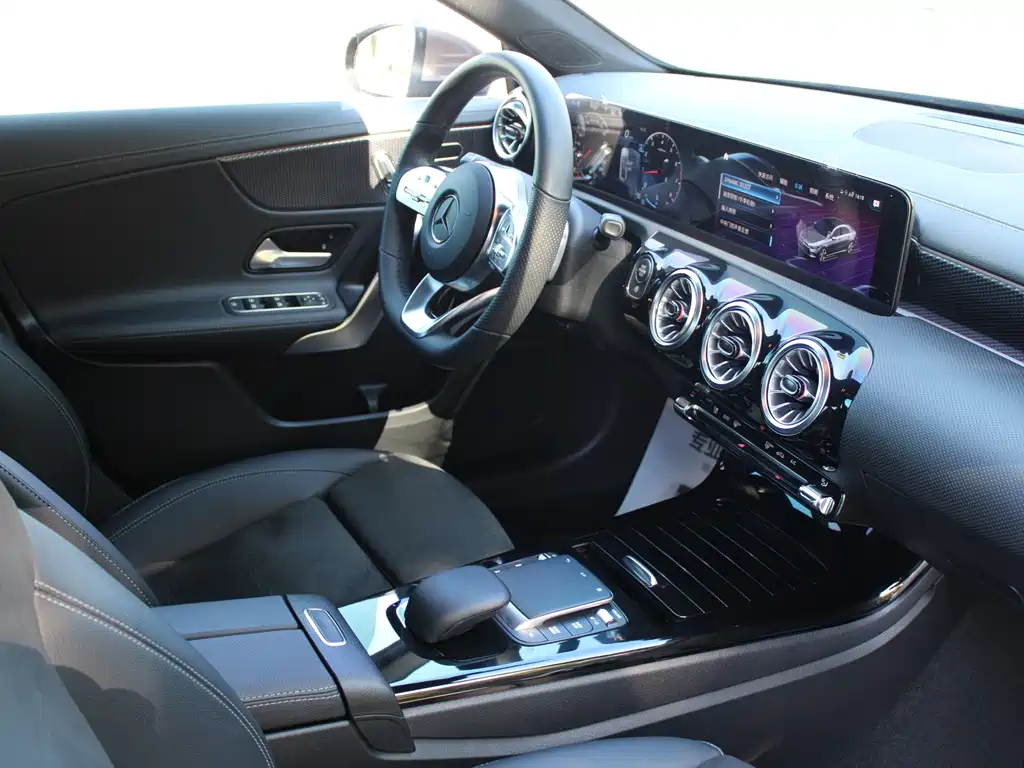 Mercedes-Benz A-Class 2021 — фото 11